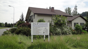 Die Malerei bzw. Gipserei der Firma JGP mit integriertem Spritzwerk für eine professionelle Lackierung